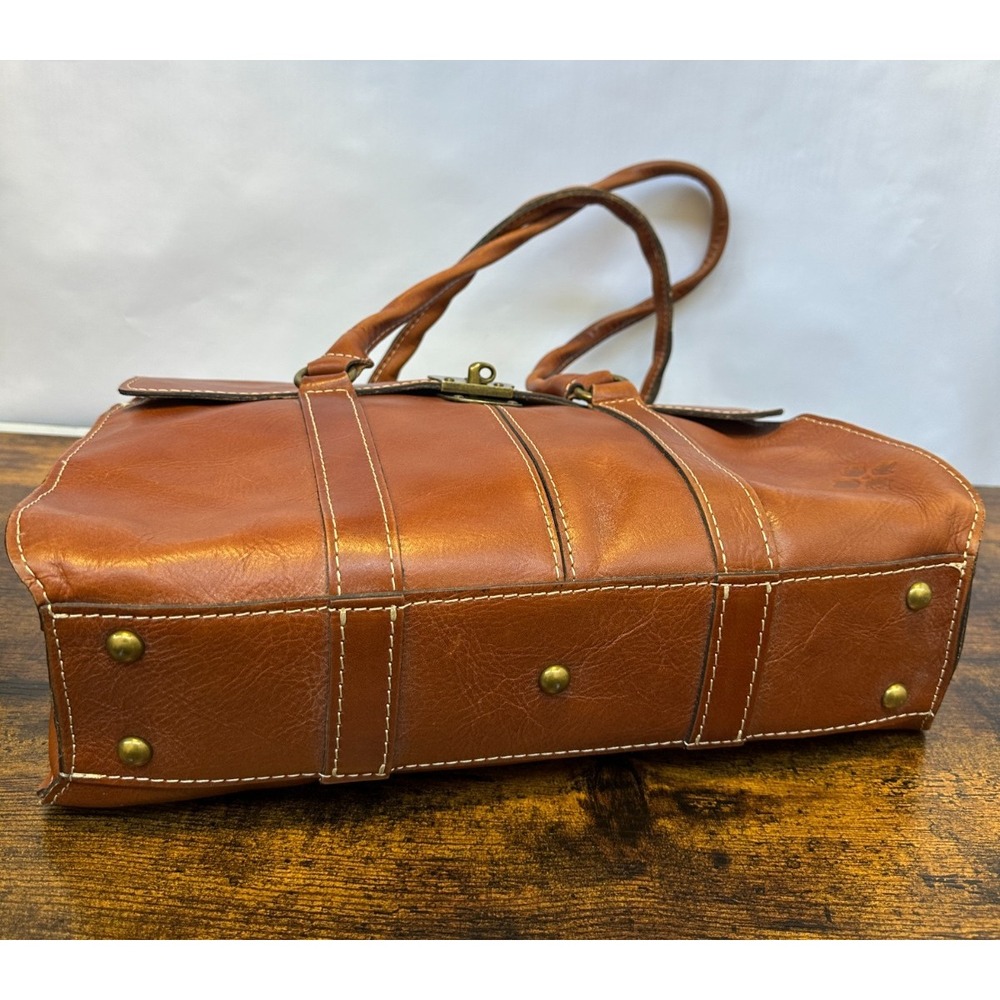 Patricia Nash Heritage Vienna Shoulder Bag In Tan with Brass Turn Lock Closure - Picture 16 of 16